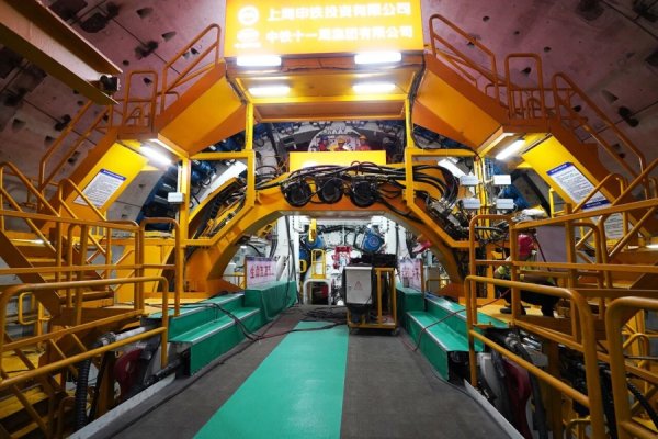 金牛网 上海示范区线建设有新进展，14米级超大直径盾构机始发